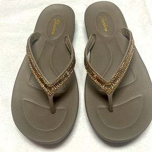 Skechers Beaded Flip Flops in Taupe color—Size 10